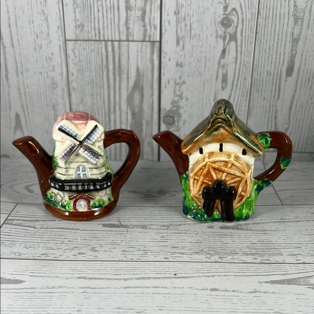 Vintage Salt and Pepper Shaker Set - Adorable Windmill & Watermill Teapots